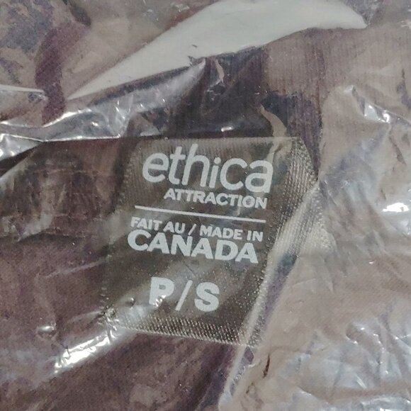 VIA Rail T-Shirt Men's Size Small BNIP Made in Canada 100% Cotton 🍁 - Picture 2 of 4